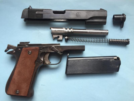 Por necesidades de hueco pongo a la venta esta joya que no uso. Se trata de una pistola Star modelo Super 52