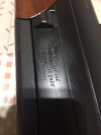 Cal. 300 Winchester Magnum. Provisto de visor Zeiss Victory Varipoint M 1,1 a 4 x 24 T* (de carril y punto 02