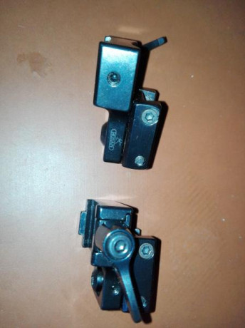 Buenas tardes.
Vendo dos monturas qr para rifle cz550
Unas son de la marca mak para visores de 30mm y 01