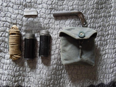 Set de limpieza para fusil suizo K31 
Está sin usar. Incluye estuche de lona, aceitera, grasera, cuerda 00