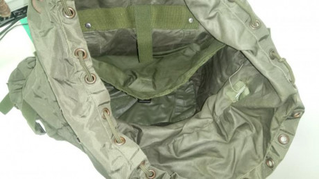 Mochila táctica similar a las ALICE talla L del Ejército de Estados Unidos. Mide 50 cm de altura aprox 02