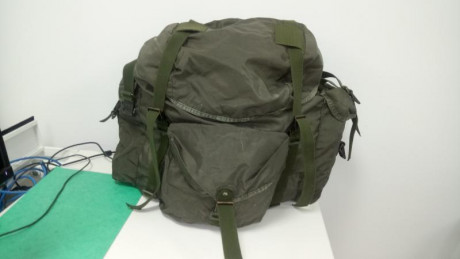 Mochila táctica similar a las ALICE talla L del Ejército de Estados Unidos. Mide 50 cm de altura aprox 00