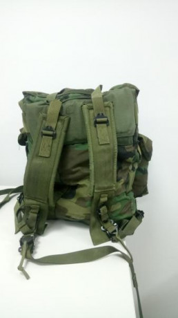 Mochila táctica ALICE talla M del Ejército de Estados Unidos. Mide 40 cm de altura aprox x 50 de ancho. 01