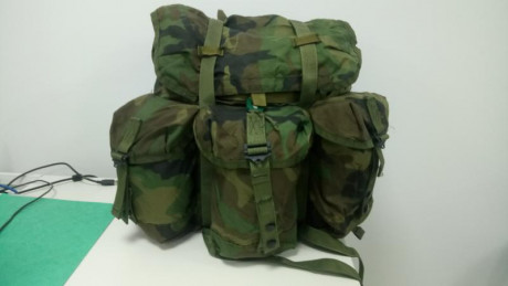 Mochila táctica ALICE talla M del Ejército de Estados Unidos. Mide 40 cm de altura aprox x 50 de ancho. 00
