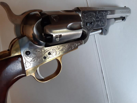 Revolver Colt 1851 Yank Sheriff's Old Model de Pietta, terminado en acero y grabado con guarda y cantonera 01