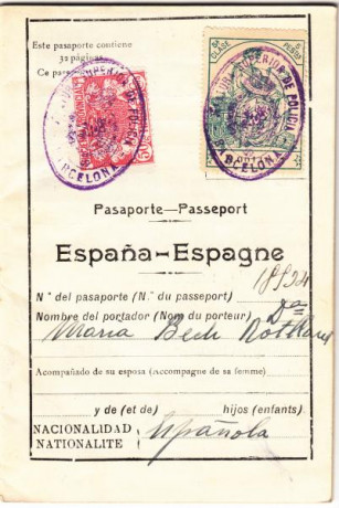  EN RECUERDO Y HOMENAJE A LOS QUE YA NO ESTÁN. 

Si pones en  GOOGLE   PASAPORTES EN LA MEMORIA  da igual 141