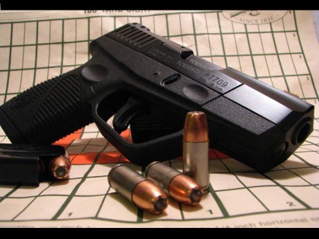 Hola a todos.

Queria saber si alguien tiene esta pistola y nos puede hablar un poco de ella , en cuanto 02