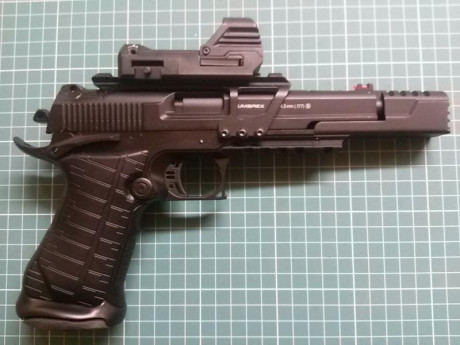 Marca UMAREX
Pistola a CO2
Calibre 4,5 BOLA

 VENDO POR 100€ 
 Precio reducido a 75€
 
Incluiría 6 botellines 02