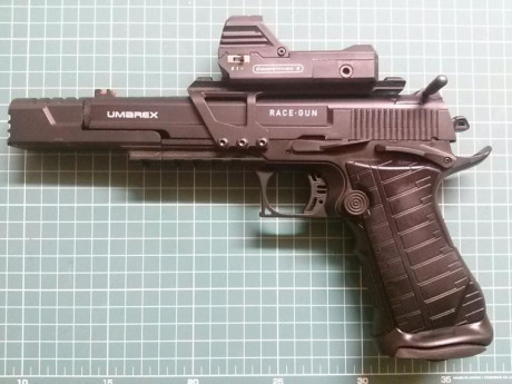 Marca UMAREX
Pistola a CO2
Calibre 4,5 BOLA

 VENDO POR 100€ 
 Precio reducido a 75€
 
Incluiría 6 botellines 01