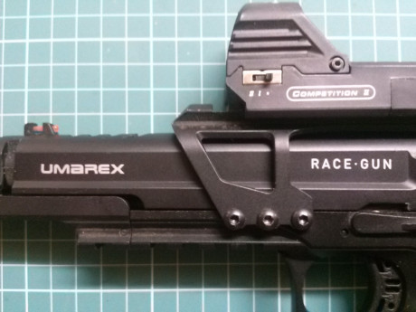 Marca UMAREX
Pistola a CO2
Calibre 4,5 BOLA

 VENDO POR 100€ 
 Precio reducido a 75€
 
Incluiría 6 botellines 00