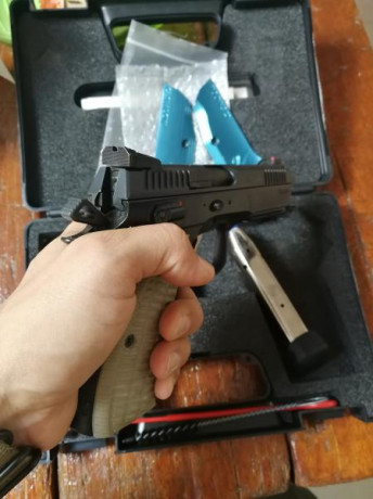 De febreo de 2018, no mas de 5000 disparos, con cachas incluidas(foto) mas las originales. Maletín original 01