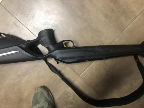 Vendo blaser succes profesional calibre 8x68 nuevo ha tirado 5 tiros . Mando fotos a interesados precio 01