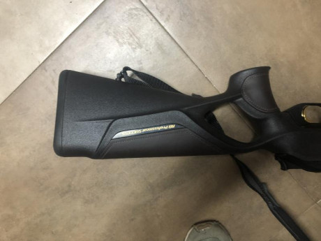 Vendo blaser succes profesional calibre 8x68 nuevo ha tirado 5 tiros . Mando fotos a interesados precio 00