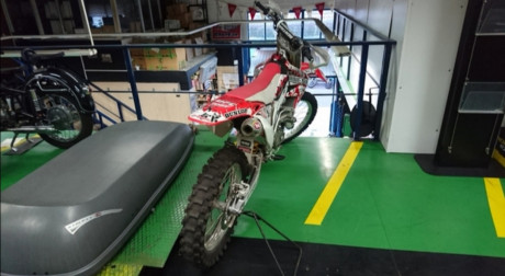Cambio Honda Crf de 450cc 4tiempos muy bien cuidada por armas que puedan interesarme ajustando precio 02