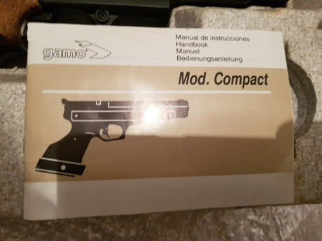 se vende pistola de aire comprimido GAMO COMPACT . El primer modelo. De los años 90. Es una pistola de 40