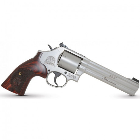 Un saludo a todos.

Estoy pensando en comprar un revolver S&W 686 y estoy dudando entre el modelo 00