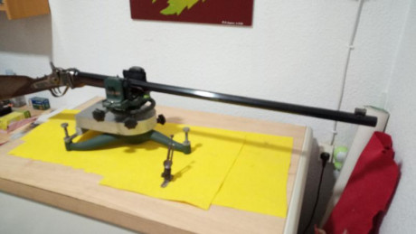 Se vende este magnífico rifle de la marca I.A.B. cañón pedersoli con diopter y su caja original.750€ portes 21