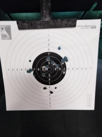 Buenas, hace poquito le meti un VORTEX CROSSFIRE y tocaba centrarlo, asi quedo la cosa a 50 m!
Utilice 01