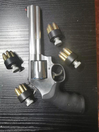 Un saludo a todos.

Estoy pensando en comprar un revolver S&W 686 y estoy dudando entre el modelo 20