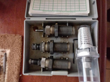 Cambio dies del 45 acp por unos del 40.
Saludos.
 :duel-guns: 40