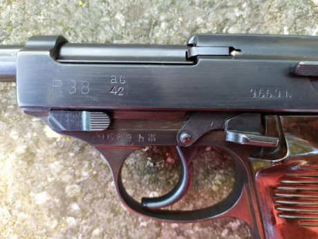 Muy buenas a todos.
Acabo de adquirir una Walther p38 y me gustaría saber más de él. Algunos marcajes 01