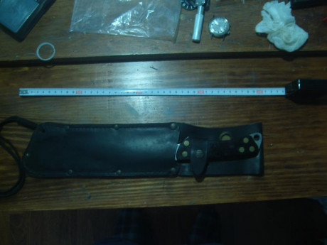 Vendo cuchillo AITOR Safari, años 80 edición con hoja grabada con elefante y rinoceronte, estado como 00