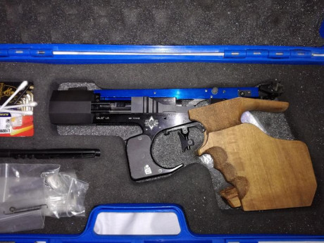 Vendo pistola Match Guns MG2E, calibre 22 electrónica, para competir a 25 m, en perfecto estado de conservación 01