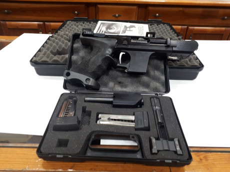 Un amigo me pide que le ponga a la venta esta pistola Hammerli del 22lr con kit del 32.
El precio es de 01