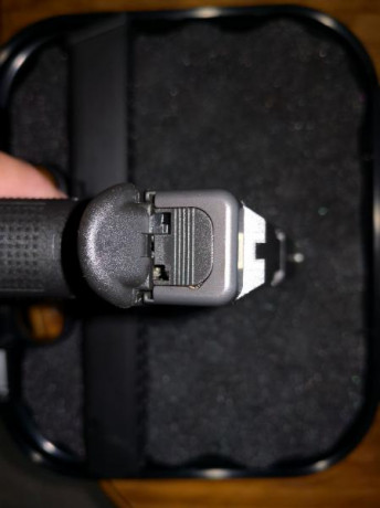 Vendo Glock 17 GEN4 9mm, en perfecto estado, con 2 cargadores y maletin, guiada en A.
Precio: 450 Euros. 00