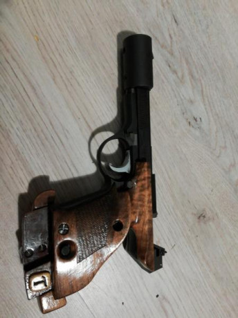 Buenas.
Vendo esta pistola.
Unique des 69 calibre 22lr
Muy precisa
Un cargador y varios repuestos
Maletin 00