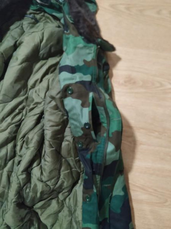 Vendo este chaqueton del ejercito Serbio nuevo a estrenar, tiene cuatro bolsillos en el frente , uno en 12