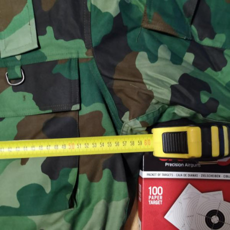 Vendo este chaqueton del ejercito Serbio nuevo a estrenar, tiene cuatro bolsillos en el frente , uno en 10