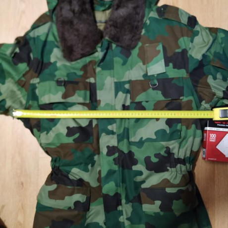 Vendo este chaqueton del ejercito Serbio nuevo a estrenar, tiene cuatro bolsillos en el frente , uno en 22