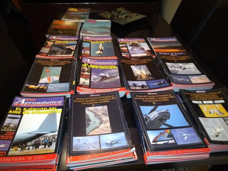 Coleccion de unos 200 numeros de la revista de aeronautica y astronautica y los extras de los premios 01
