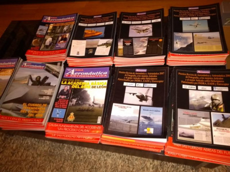 Coleccion de unos 200 numeros de la revista de aeronautica y astronautica y los extras de los premios 00