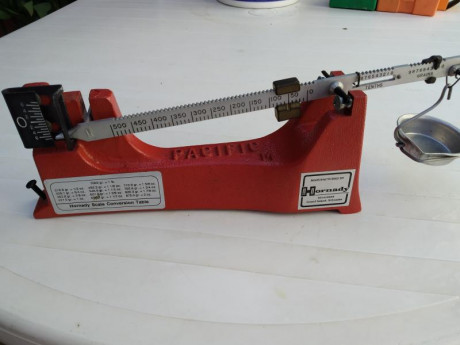 Vendo pesa grains Hornady, muy poco uso.
 60 € portes aparte.
Esta en Sevilla 00