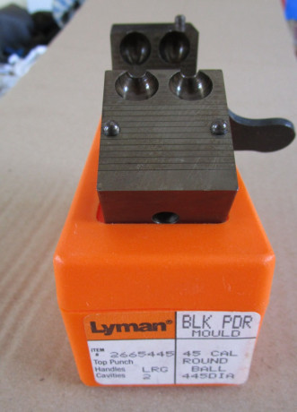 Molde de dos cavidades Lyman para proyectil esférico de calibre .445
Adecuado para emplearlo en pistolas 01