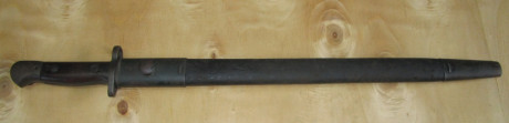 Bayoneta original de 1907 con vaina de cuero y remates de hierro. Desconozco el significado de las marcas 02