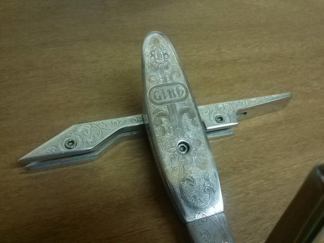 En madera de palisandro, alta calidad y acabados, ajusta perfectamente en la Steyr indicada.
Culatin de 11