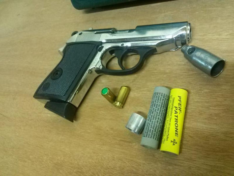 Marca KIMAR LADY
Calibre 9mm 

Incluiría bengalas de dos tipos y munición varia.

 VENDO POR 125€ 






Estado 01