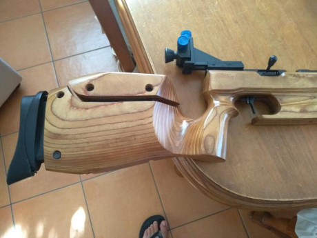 Buenas a tod@s , pues lo dicho , vendo carabina para diez metros  TAU 200 de co2 de fabricación Checa 02