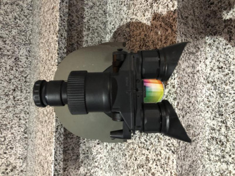 Se vende binocular de visión nocturna en perfecto estado de funcionamiento y con unas 20 horas de uso. 32