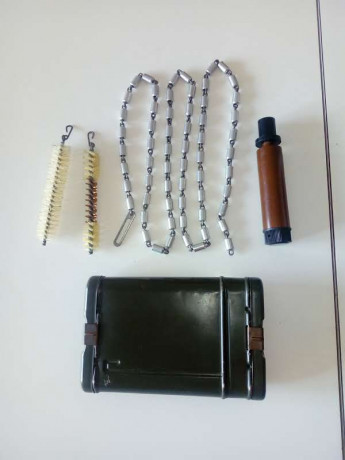Vendo útiles de limpieza para Kar98 y MG en su estuche , completo :aceitera ,dos feminelas y cadena con 00