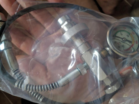 buenos días

tras leer en el foro 
el material que necesitaría
https://www.gasbottlesdirect.com/category/steel-scuba-tanks-300-bar/-4---8-l/14 110
