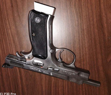 Se vende cz 75 b plateada con 2 cargadores y alza regulable bien conservadaprecio 200 eu wuapsap 690864759 02