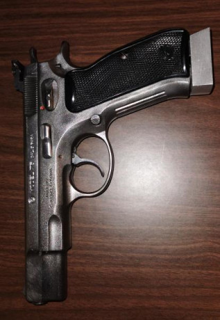 Se vende cz 75 b plateada con 2 cargadores y alza regulable bien conservadaprecio 200 eu wuapsap 690864759 00