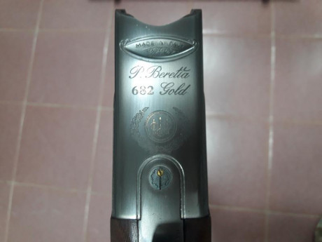 Buenas tarde, vendo Beretta 682 gold, para trap con * y ** estrellas, cañón de 75 cm, carillera regulable, 11