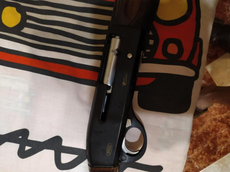 Vendo semiautomática Breda echo en perfectas condiciones tiene 3 años muy poco uso cañon de 66,maletin 02