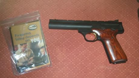 Hola. Vendo esta pistola guiada en F. Año 2009. Cañon de 5,5 pulgadas.
Con un cargador, caja original, 02