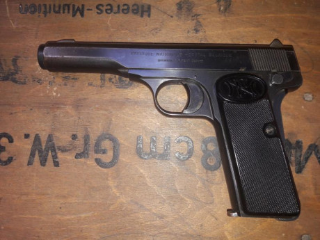 Este es el ultimo variante de la serie FN 1910  1922 , es la 1922/71.
La alza regulable ha sido cambiada 01